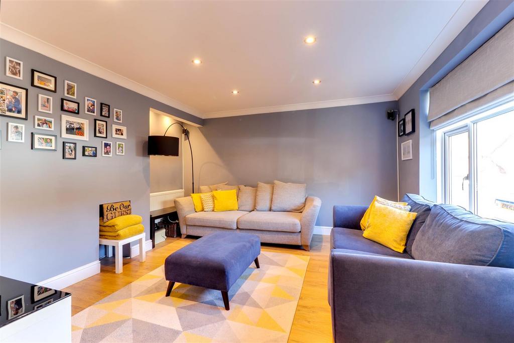 Lounge 1.1.jpg