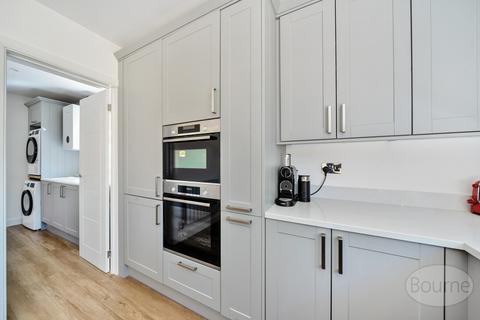 4 bedroom detached house for sale, Beckingham Road, Guildford, Surrey, GU2