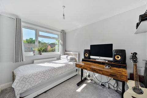 60 Beckingham Road, Guildford, GU2 8BT