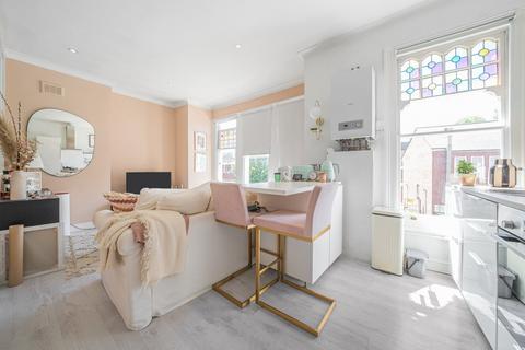 1 bedroom flat for sale, Louisville Road, Tooting Bec, London, SW17