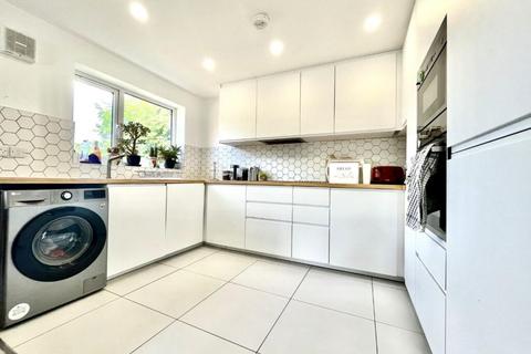 3 bedroom property for sale, Fishers Lock, Newport
