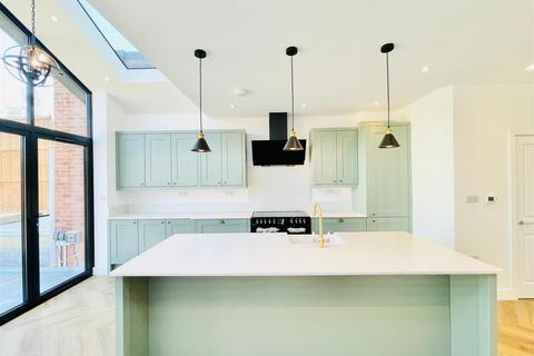 4 bedroom house for sale, Aubrey Road, London E17