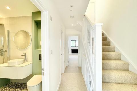 64 Aubrey Road, London, E17 4SL