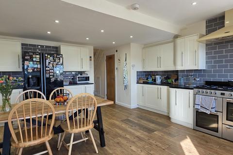61 Hanworth Road, Warwick, CV34 5DY