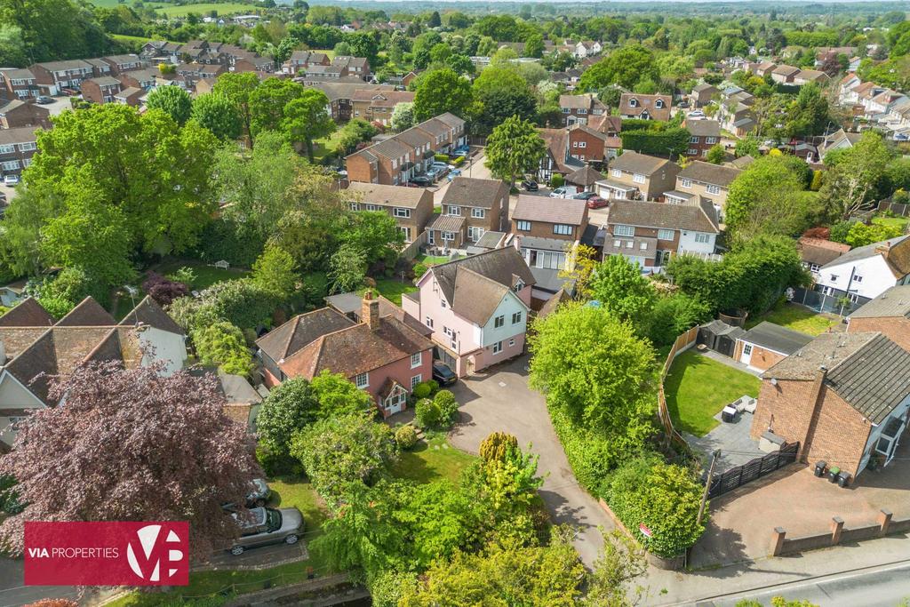 The Chimneys Middle Street Nazeing Waltham...