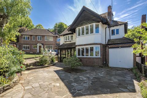 Hinchley Close, Hinchley Wood, KT10