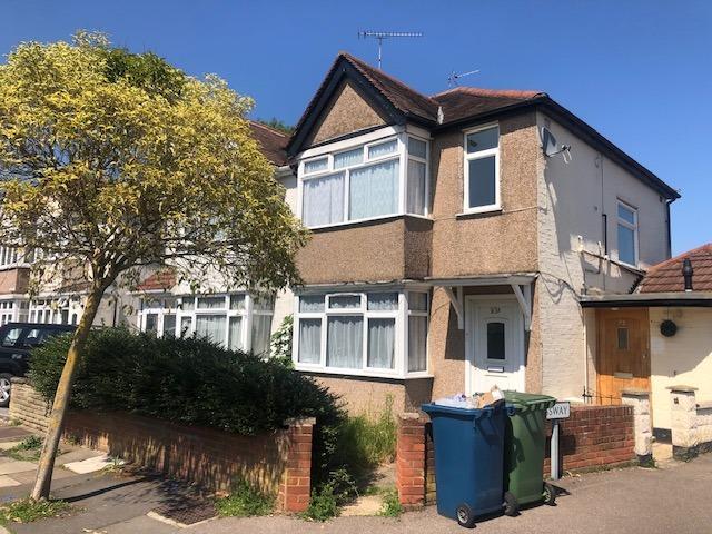 London Properties are pleased to offer to the mar