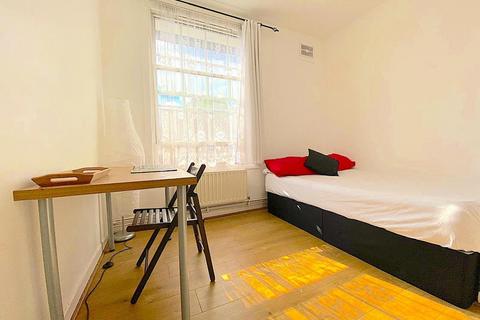 4 bedroom flat to rent, Shadwell Gardens, London E1