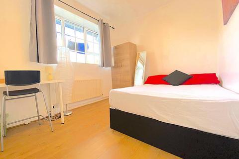 4 bedroom flat to rent, Shadwell Gardens, London E1