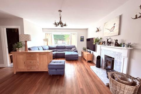 5 Devitt Close, Ashtead, KT21 1JS