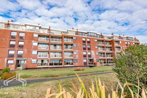 2 bedroom apartment for sale, North Promenade, Lytham St Annes, Lytham St. Annes, Lancashire, FY8 2LZ