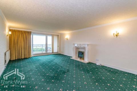 2 bedroom apartment for sale, North Promenade, Lytham St Annes, Lytham St. Annes, Lancashire, FY8 2LZ