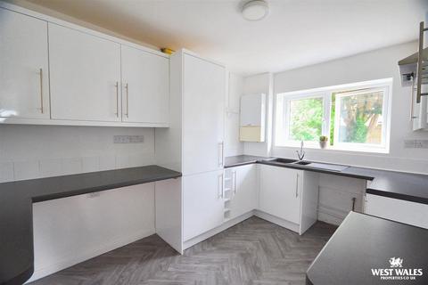 3 bedroom flat for sale, Hakin,  Milford Haven
