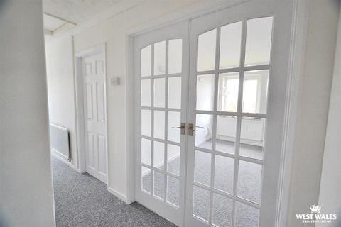 3 bedroom flat for sale, Hakin,  Milford Haven