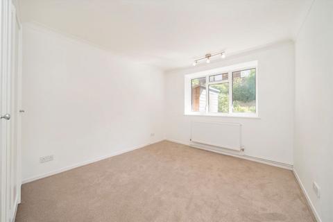 2 bedroom flat for sale, Cumberland Close, St Margarets TW1