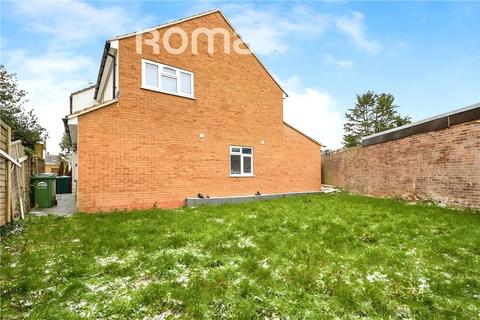 1 bedroom in a house share to rent, Elizabethan Close, Stanwell, Staines-upon-Thames, Surrey, TW19