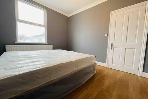 1 bedroom flat to rent, Gibbon Road, London SE15