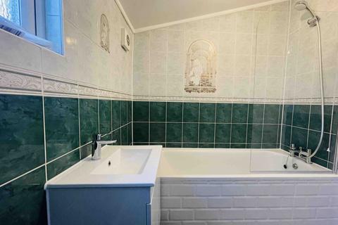 1 bedroom flat to rent, Gibbon Road, London SE15