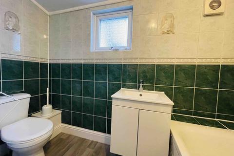 1 bedroom flat to rent, Gibbon Road, London SE15