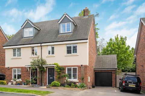 20 Brickwork Avenue, Liphook, GU30 7WP