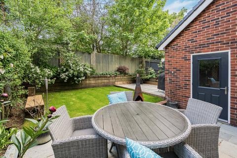 20 Brickwork Avenue, Liphook, GU30 7WP
