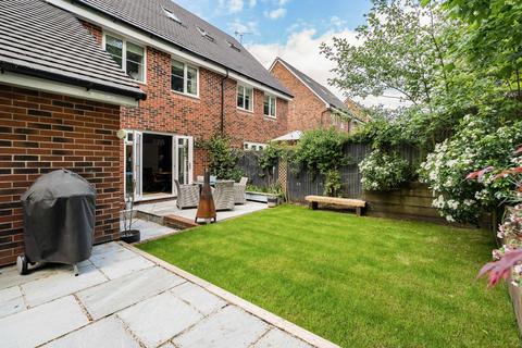 20 Brickwork Avenue, Liphook, GU30 7WP