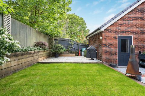 20 Brickwork Avenue, Liphook, GU30 7WP