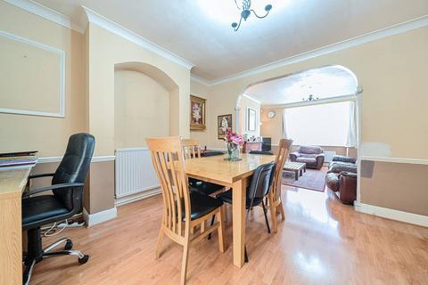 17 Hallowell Close, Mitcham, CR4 2QD
