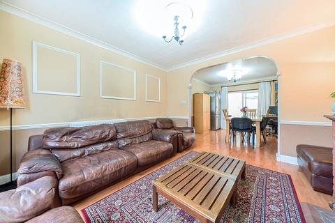 17 Hallowell Close, Mitcham, CR4 2QD