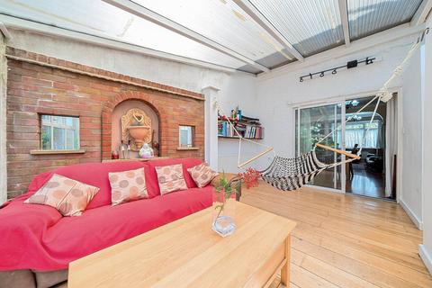 17 Hallowell Close, Mitcham, CR4 2QD