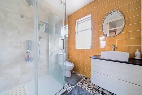 17 Hallowell Close, Mitcham, CR4 2QD