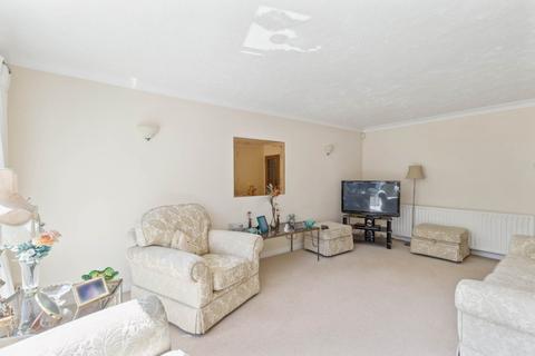 1 Penman Close, St Albans, AL2 3DJ