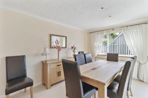 1 Penman Close, St Albans, AL2 3DJ