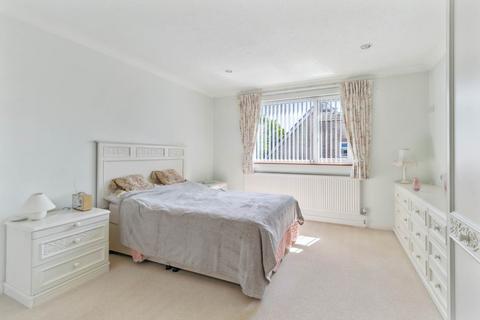 1 Penman Close, St Albans, AL2 3DJ