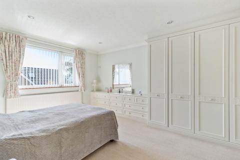 1 Penman Close, St Albans, AL2 3DJ