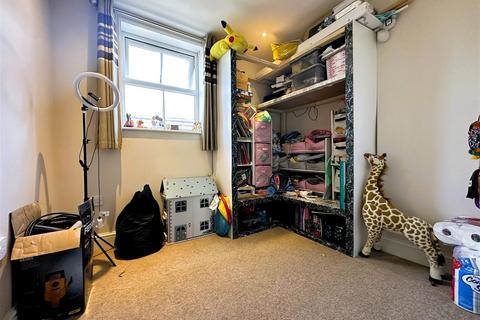 2 bedroom apartment to rent, Westend Terrace, Gloucester GL1