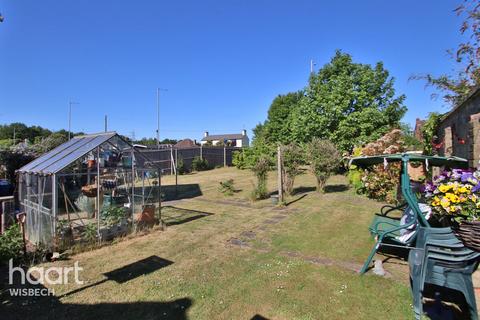 undefined, Low Road, Elm