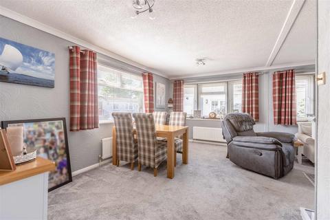 2 bedroom park home for sale, River Road, Willows Riverside Park, Windsor