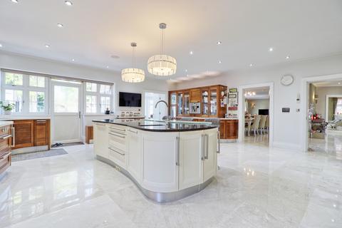 7 bedroom detached house for sale, Parkstone Avenue, Hornchurch, RM11