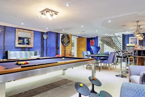 7 bedroom detached house for sale, Parkstone Avenue, Hornchurch, RM11