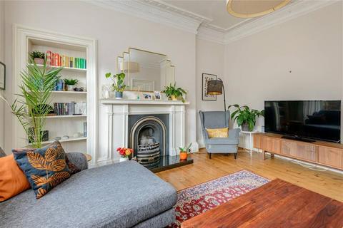 3 bedroom flat for sale, Wolseley Crescent, Edinburgh EH8