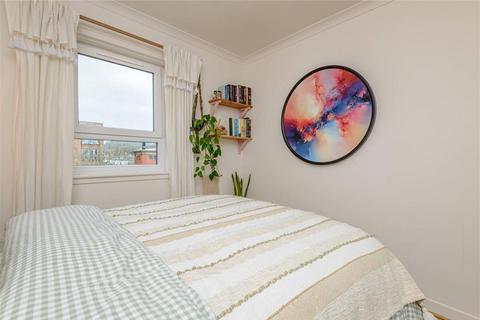 2/6 Electra Place, Edinburgh, EH15 1UF