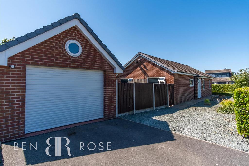 Driveway/Garage