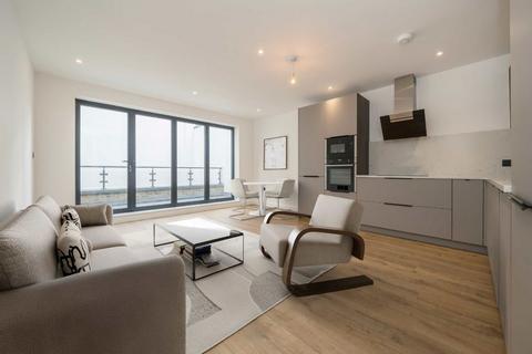 2 bedroom flat for sale, Cranmer Avenue, London W13