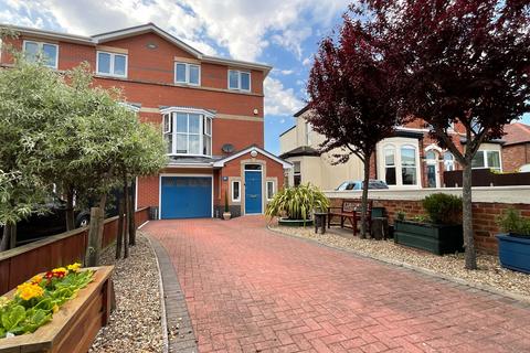 4 bedroom semi-detached house for sale, Part Street, Southport PR8