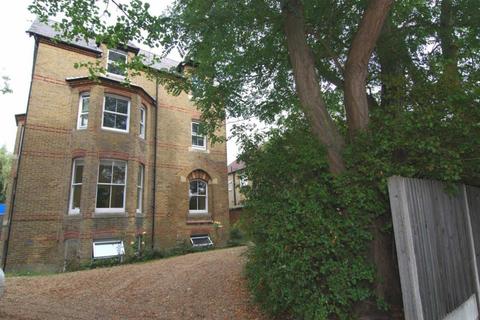 2 bedroom flat to rent, Avenue South, Surbiton KT5