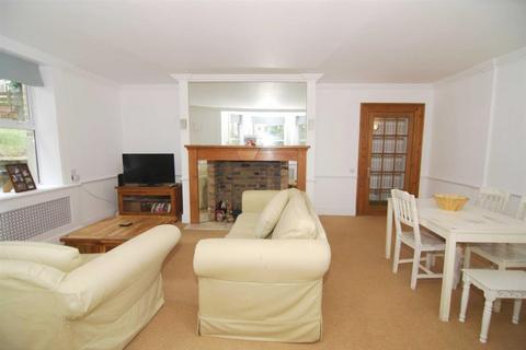 2 bedroom flat to rent, Avenue South, Surbiton KT5