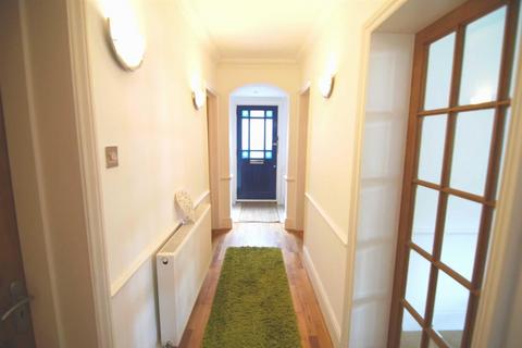 2 bedroom flat to rent, Avenue South, Surbiton KT5