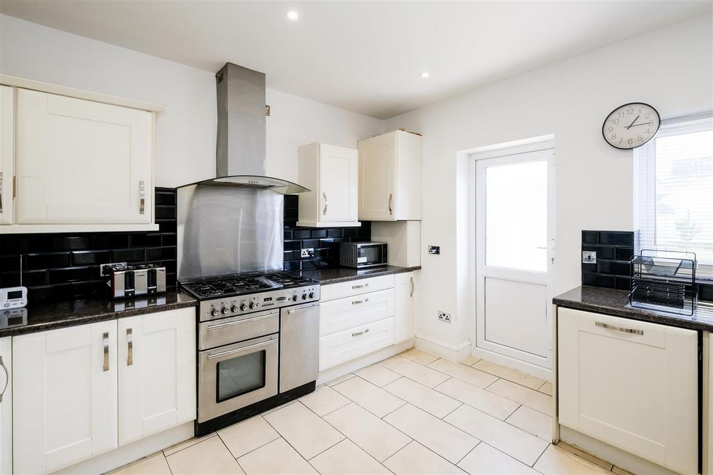 82 Uplands Road-9.jpg