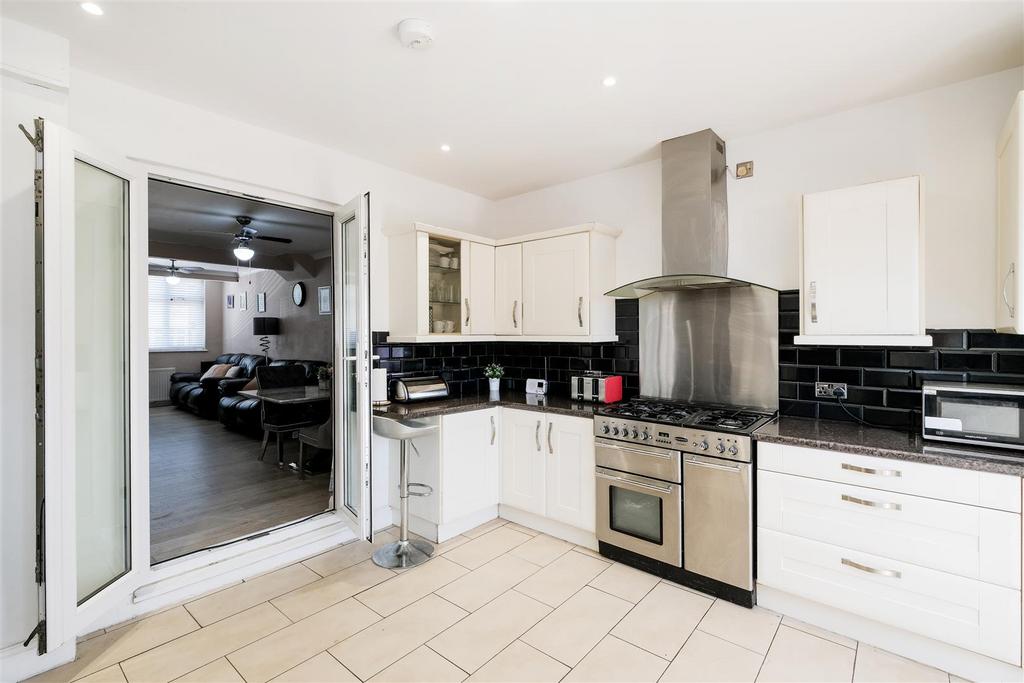 82 Uplands Road-10.jpg